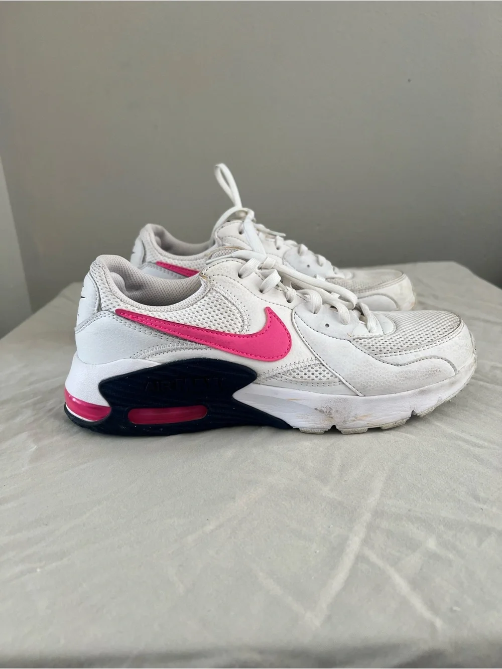 Nike Air Max Excee White Pink Navy Sneakers Size 9.5
